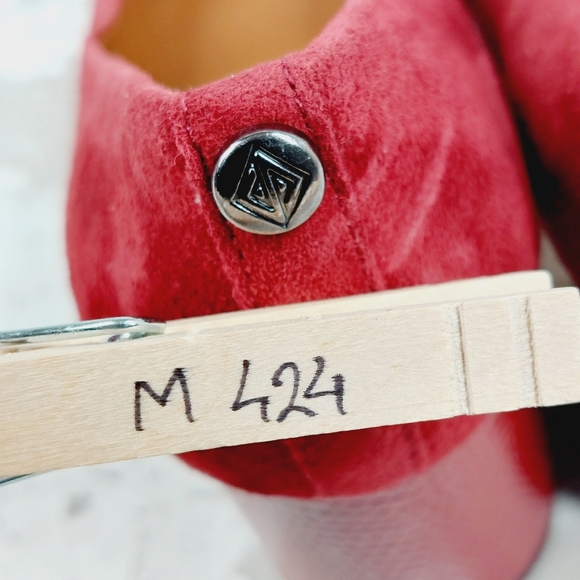 New Donald J Pliner Suzette Red Suede Pointed Toe Pump M424 - Picture 14 of 14